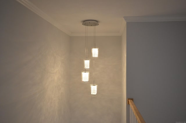 401 Unity Rd, Trumbull, CT 06611 - detailed view of crown molding