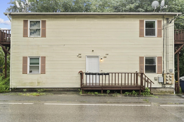 190 Main St, Plainfield, CT 06354 - back of property with a wooden deck