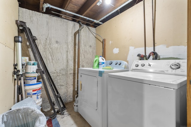 81 W Easton St, Hamden, CT 06514 - washroom featuring independent washer and dryer