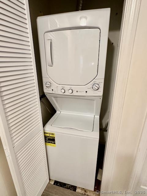 2390 State St Apt 7J, Hamden, CT 06517 - laundry room with stacked washer / drying machine and wood finished floors