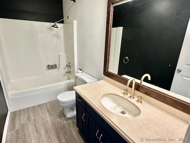 2390 State St Apt 7J, Hamden, CT 06517 - bathroom featuring vanity, shower / bathtub combination, and wood finished floors