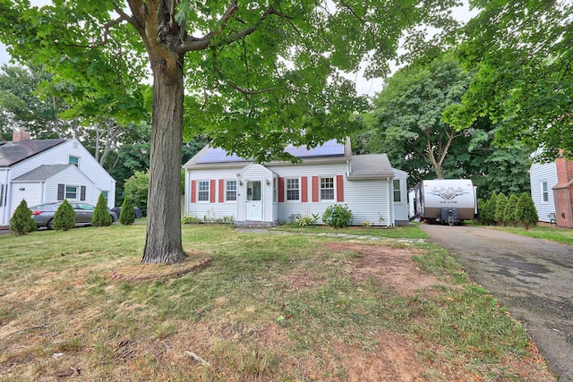 35 Oberlin Rd, Hamden, CT 06514 - view of front facade with driveway and a front lawn