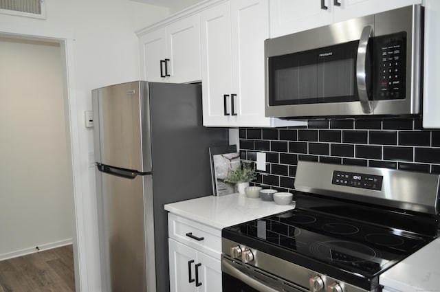 25 Heritage Dr Unit 25, Avon, CT 06001 - kitchen with appliances with stainless steel finishes, backsplash, dark wood finished floors, and white cabinets