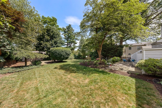 33 Ridgeley St, Darien, CT 06820 - view of yard with a patio area