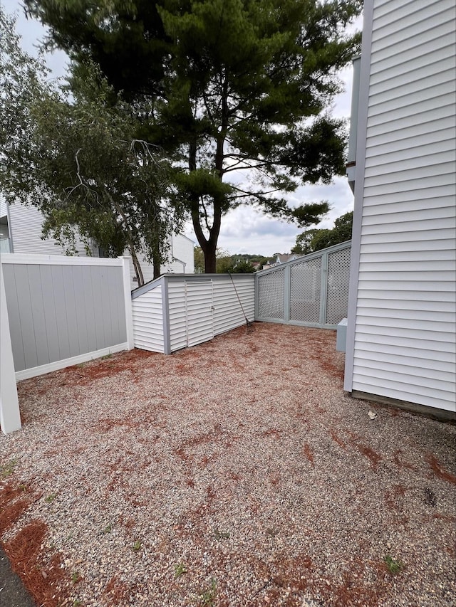8 Hamre Ln Unit A, Branford, CT 06405 - view of yard