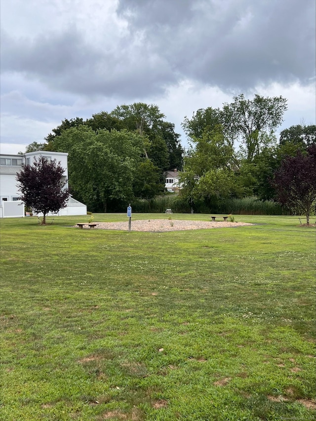 8 Hamre Ln Unit A, Branford, CT 06405 - view of green lawn