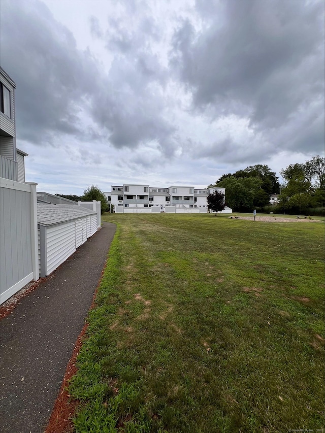 8 Hamre Ln Unit A, Branford, CT 06405 - view of yard