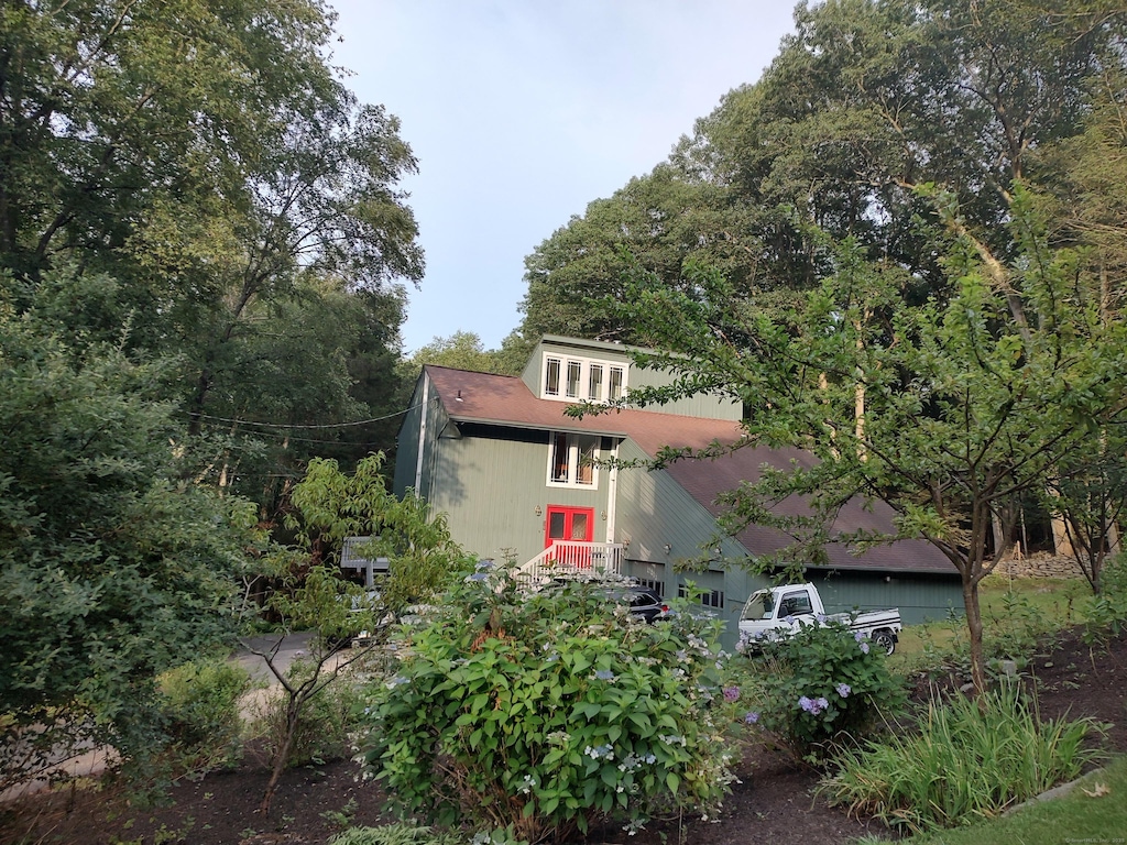 28 Tahmore Pl, Shelton, CT 06484 - view of side of property