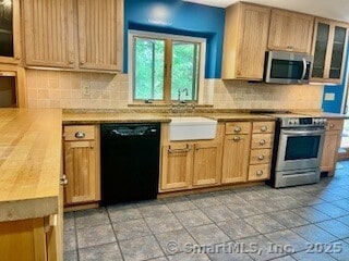 3 Sage Ln, East Granby, CT 06026