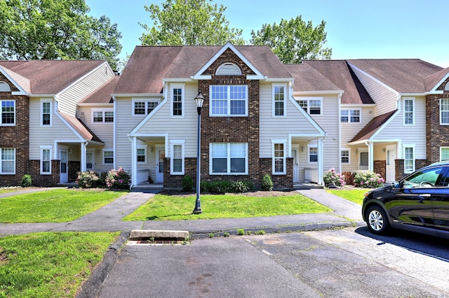 25 Janet Cir Unit F, Bridgeport, CT 06606 - view of front of property featuring a front lawn and brick siding