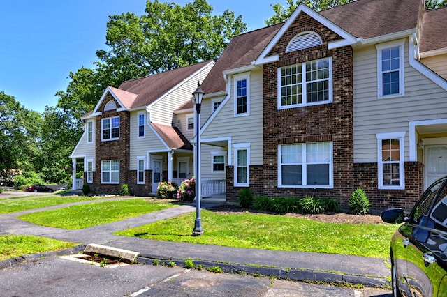 25 Janet Cir Unit F, Bridgeport, CT 06606 - traditional-style home featuring brick siding and a front yard