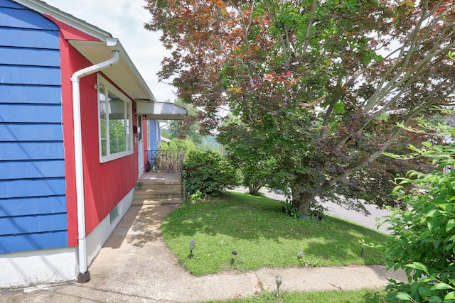 211 Pembroke Ave, Waterbury, CT 06704 - view of grassy yard