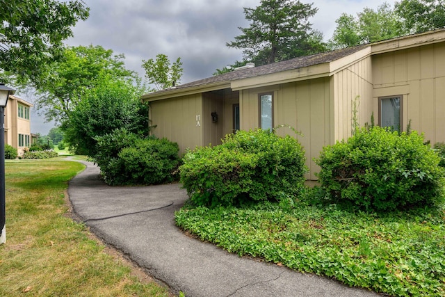 17 Pilgrim Hbr Unit A, Wallingford, CT 06492 - view of exterior entry featuring a yard
