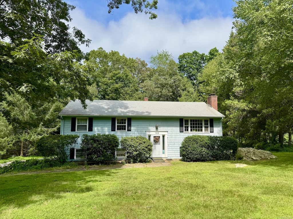 105 Chesterfield Rd, East Lyme, CT 06333 - split foyer home with a front yard and a chimney