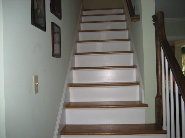 46 Wayne St, Norwich, CT 06360 - view of stairway