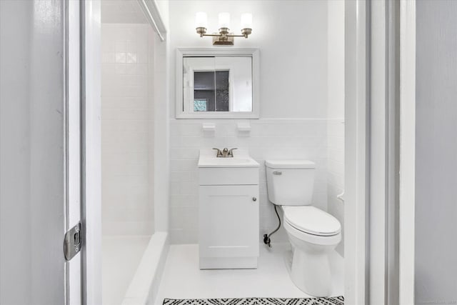 195 Whittier Rd, New Haven, CT 06515 - full bath featuring vanity, tile walls, and a tile shower