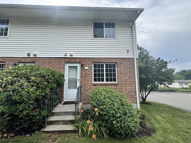 519 Scott Rd, Waterbury, CT 06705 - view of front facade with entry steps