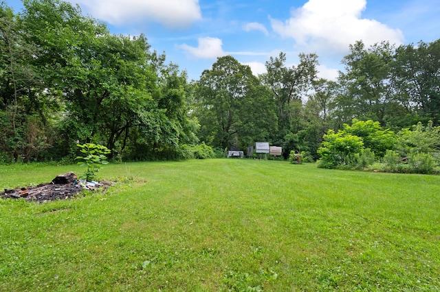 20 Harris St, Enfield, CT 06082 - view of green lawn
