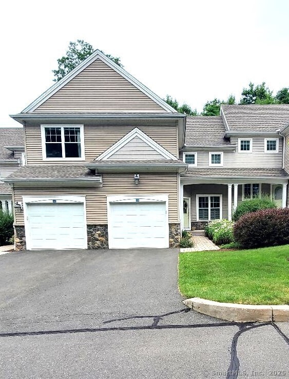 141 Bradford Walk Unit 141, New Britain, CT 06053 - photo 2