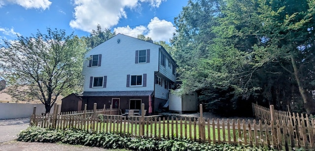 32 Rocky Glen Rd, Danbury, CT 06810 - view of front of property with a fenced front yard