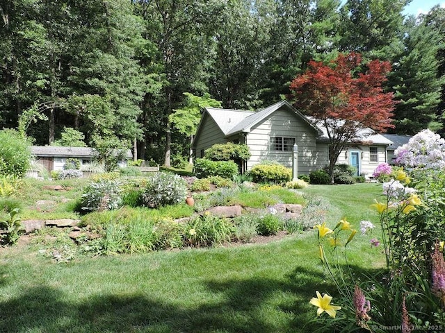 29 Graham Rd, East Windsor, CT 06016 - view of green lawn