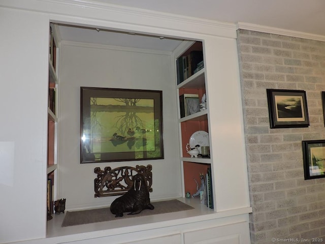 29 Graham Rd, East Windsor, CT 06016 - detailed view of ornamental molding