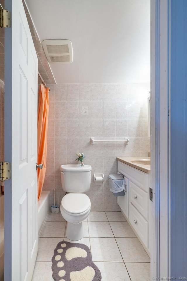 26 Stevens Pl Unit 26, Rocky Hill, CT 06067 - full bathroom with vanity, tile patterned floors, tile walls, and shower / bath combo