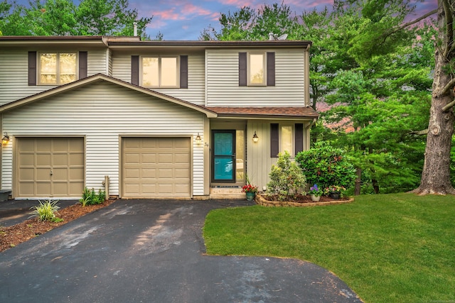 34 Cortland Way Unit 34, Newington, CT 06111 - traditional-style home featuring asphalt driveway, a front lawn, and an attached garage