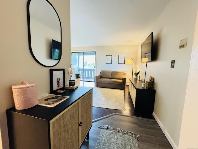 110 Trolley Crossing Ln Unit 110, Middletown, CT 06457 - living room featuring dark wood finished floors and baseboards