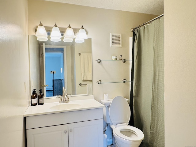 110 Trolley Crossing Ln Unit 110, Middletown, CT 06457 - bathroom featuring vanity and curtained shower