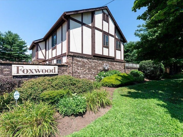 102 Foxwood Close Close Unit 102, Milford, CT 06461 - photo 1