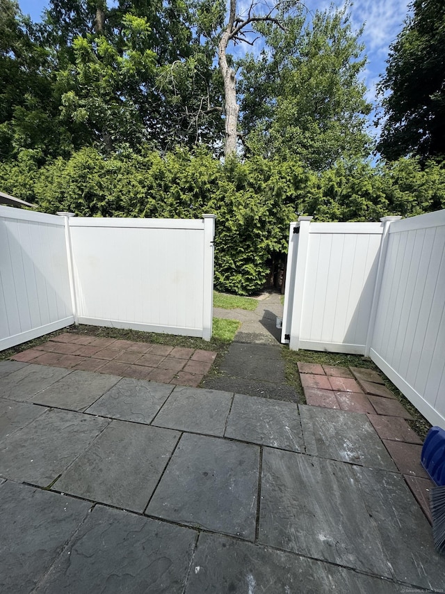 10 Willowbrook Ct Unit 10, Stamford, CT 06902 - view of patio / terrace