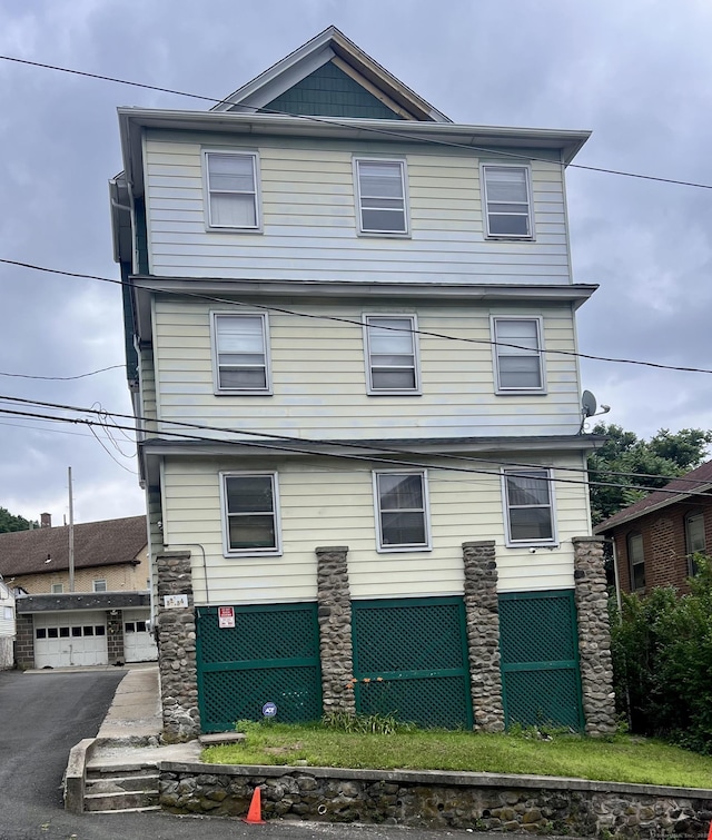 52 Howard St, Waterbury, CT 06705 - photo 1