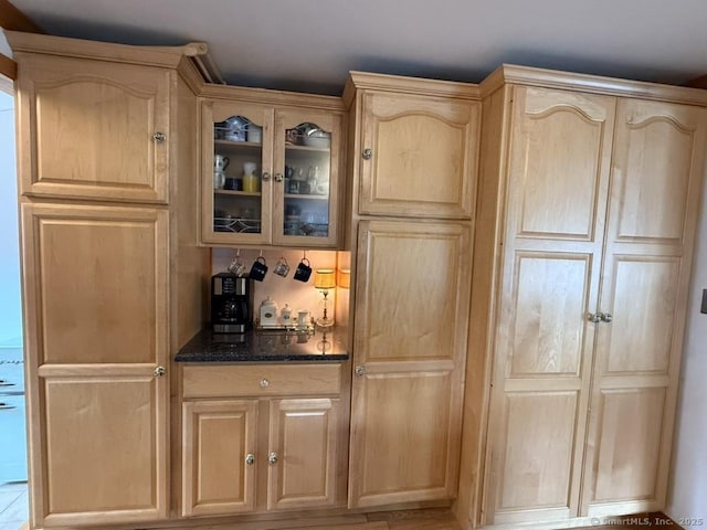 19 Hartford Ave, Old Saybrook, CT 06475 - view of indoor dry bar