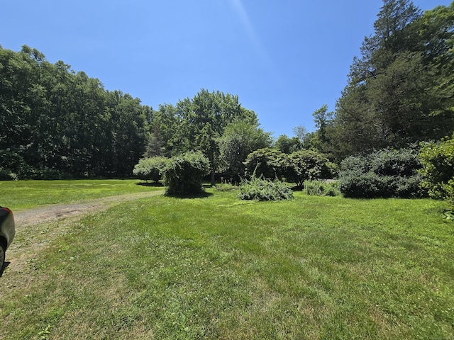 16 Farrell Rd, Newtown, CT 06470