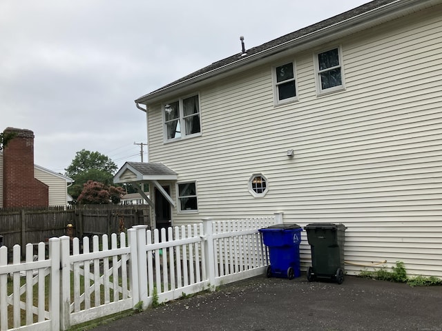 74 Brussels Ave, Wethersfield, CT 06109 - view of side of property