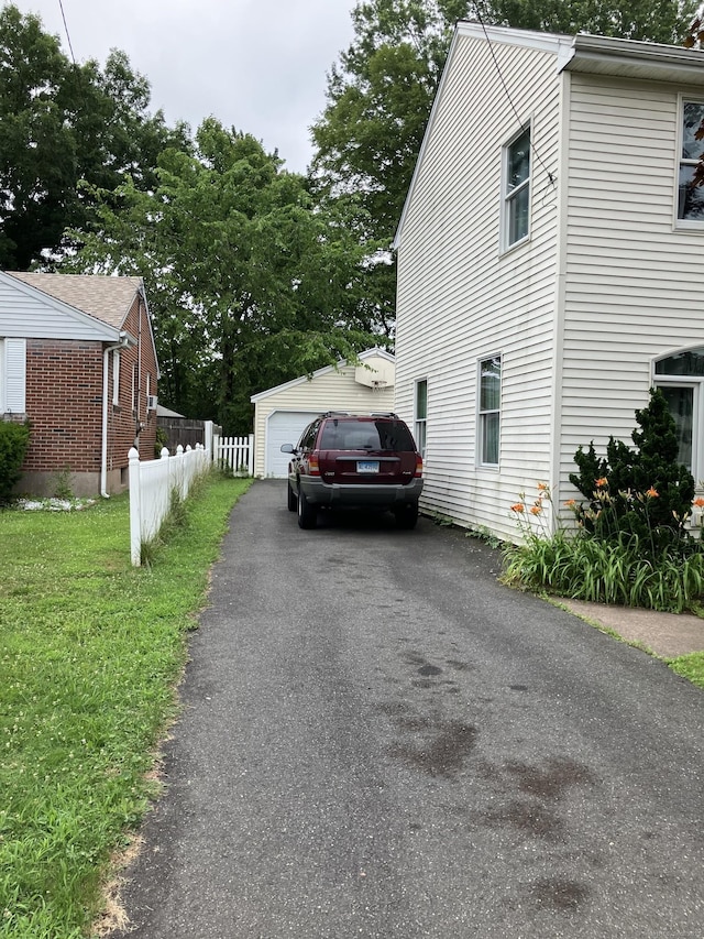 74 Brussels Ave, Wethersfield, CT 06109 - view of side of property