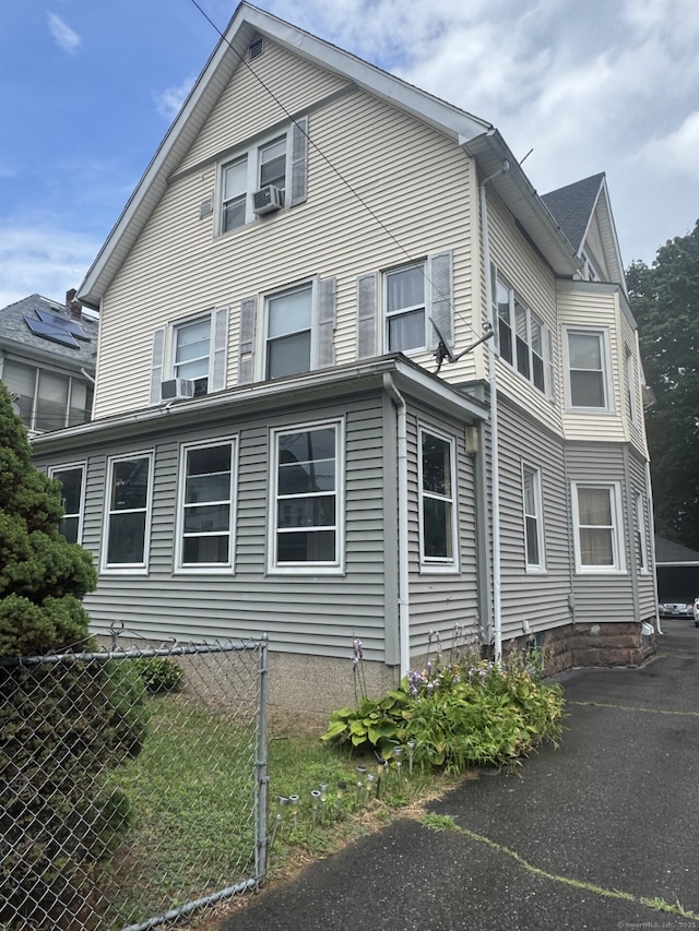 32 Lenox St, Hartford, CT 06154 - view of property exterior