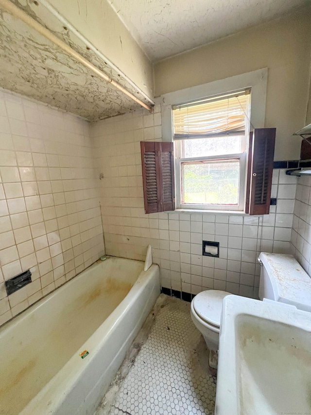 130 Wilkins Ave, Bridgeport, CT 06606 - bathroom featuring a tub and tile walls