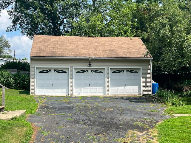 130 Wilkins Ave, Bridgeport, CT 06606 - view of detached garage