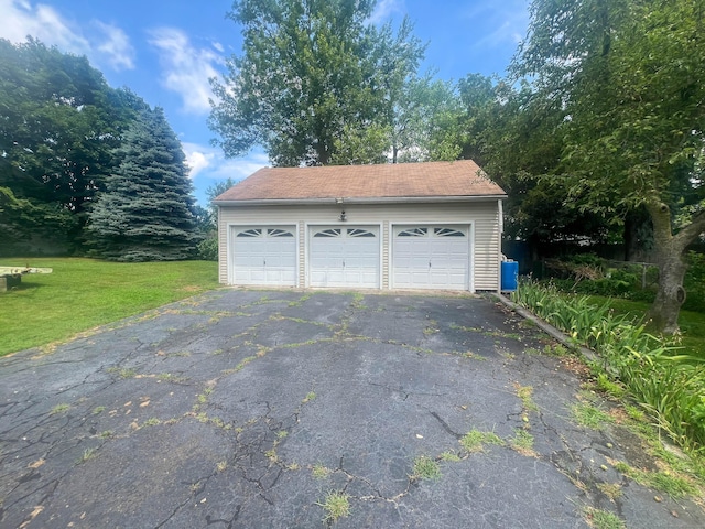 130 Wilkins Ave, Bridgeport, CT 06606 - view of detached garage