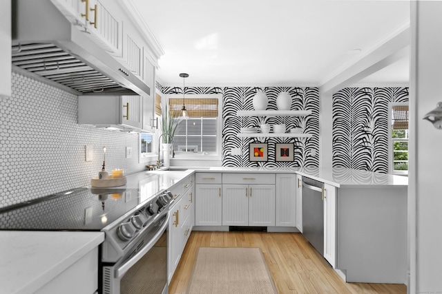 521 Lake Ave, Bridgeport, CT 06605 - kitchen featuring stainless steel appliances, under cabinet range hood, light wood-style flooring, tasteful backsplash, and hanging light fixtures