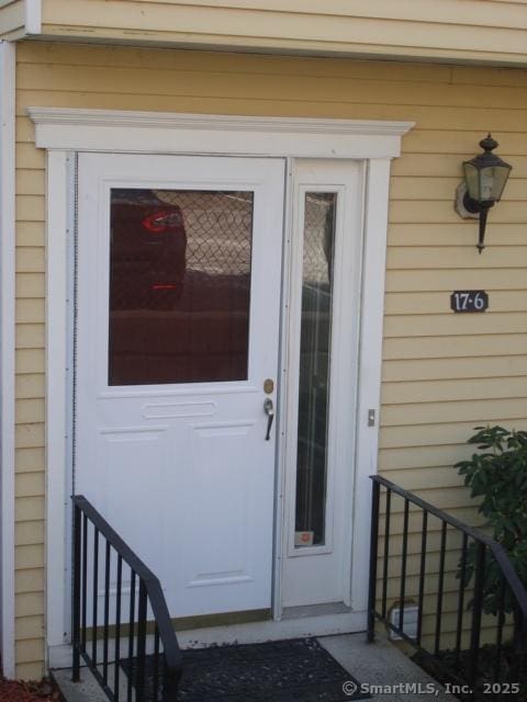 55 Mill Plain Rd Unit 17-6, Danbury, CT 06811 - property entrance