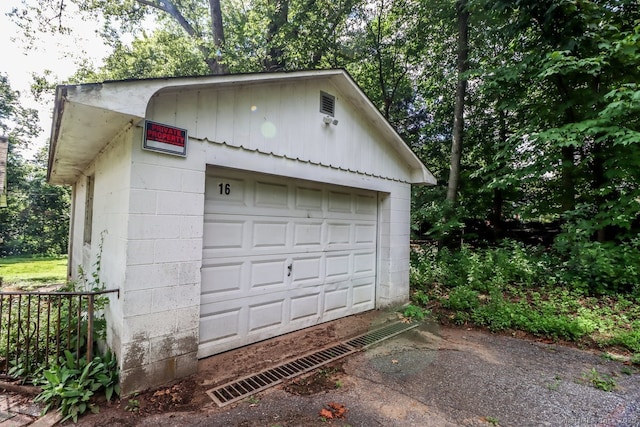 16 Oak St, New Fairfield, CT 06812 - view of detached garage