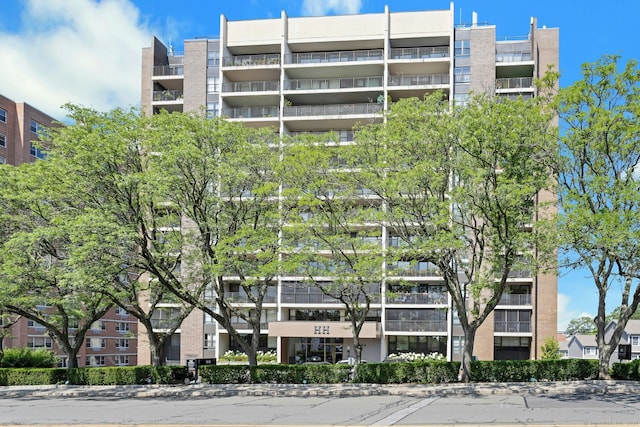 44 Strawberry Hill Ave Apt 12F, Stamford, CT 06902 - photo 1