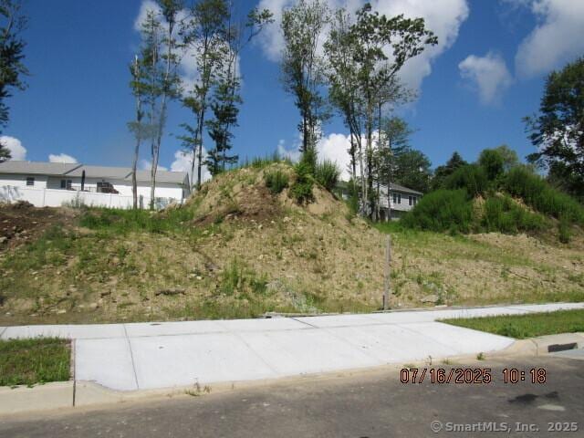 92 Warm Earth Rd, Naugatuck, CT 06770 - photo 1
