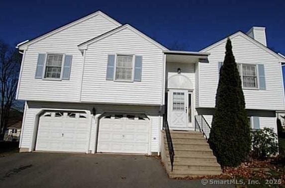 208 Kendall Cir, Waterbury, CT 06708 - photo 1