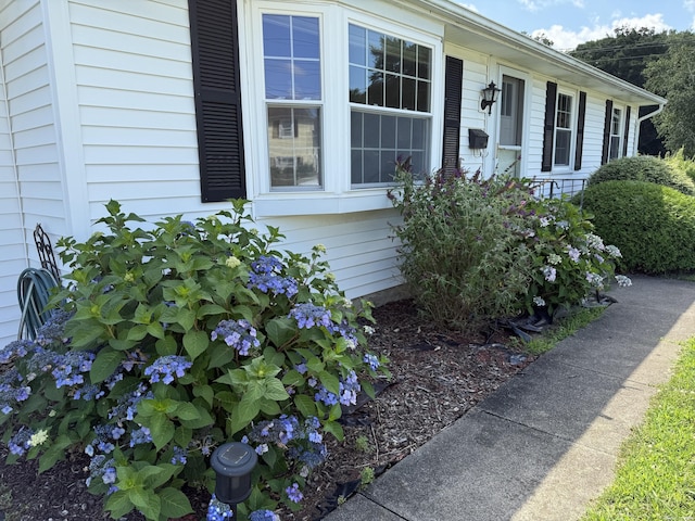 14 Fairground Cir, Norwich, CT 06360 - photo 2