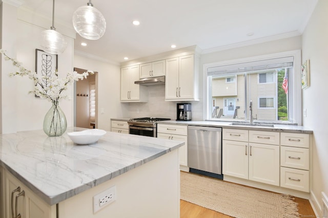 75 Cos Cob Ave Apt 9, Greenwich, CT 06807 - photo 1