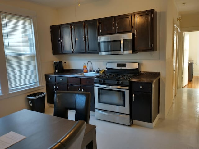 657 Park St, Bridgeport, CT 06608 - photo 17